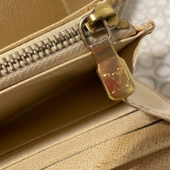 Louis Vuitton Azur Sarah Wallet - Picture 10 of 15